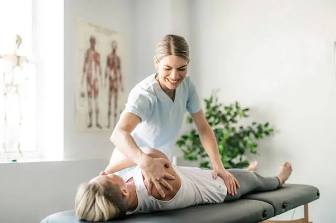 Heat vs Ice: What Actually Helps an Injury